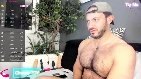 Snapshot of arielenbsas chatting on 10/14/25, 03:51 Ariel online show from 10/14/25, 03:51