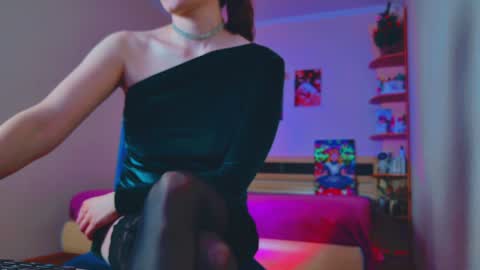 arielstonks_lovee online show from 01/07/25, 08:03