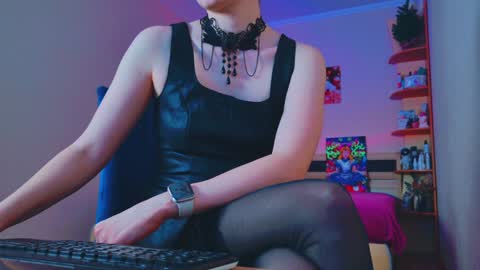 arielstonks_lovee online show from 01/08/25, 06:31