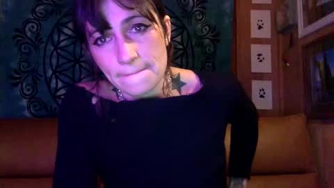 ariel  colin when hes here online show from 01/12/25, 11:47