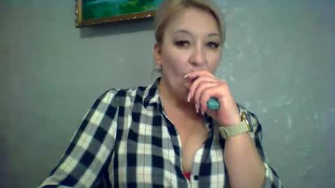 Snapshot of arielxloveresss chatting on 11/08/25, 10:15 ArielXLoveresss online show from 11/08/25, 10:15