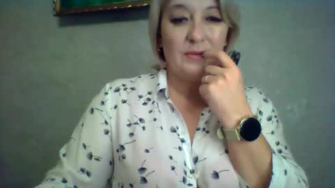 Snapshot of arielxloveresss chatting on 11/10/25, 10:42 ArielXLoveresss online show from 11/10/25, 10:42