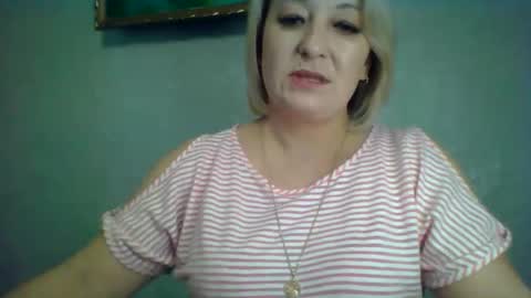 Snapshot of arielxloveresss chatting on 11/18/25, 11:03 ArielXLoveresss online show from 11/18/25, 11:03