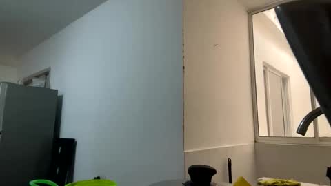 Snapshot of aries_plays chatting on 11/15/25, 02:57 aries_plays online show from 11/15/25, 02:57