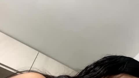 Snapshot of aries_plays chatting on 11/25/25, 12:32 aries_plays online show from 11/25/25, 12:32