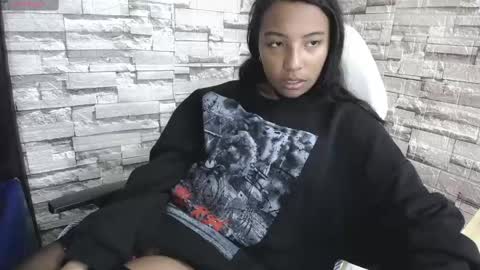 Snapshot of arietta_ chatting on 02/18/25, 12:17 ARIETTA online show from 02/18/25, 12:17