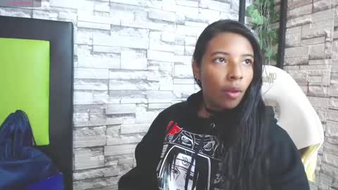 Snapshot of arietta_ chatting on 02/25/25, 01:17 ARIETTA online show from 02/25/25, 01:17