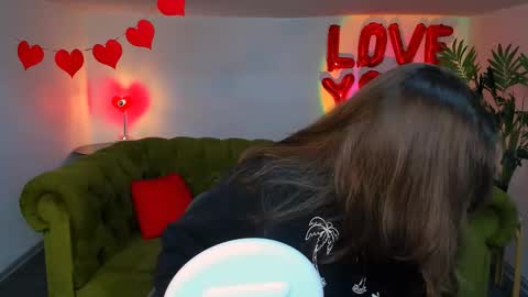 Ari online show from 03/11/25, 08:31