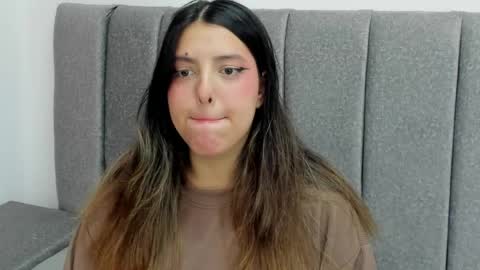arihanna_london online show from 04/10/26, 08:13