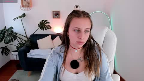Snapshot of arii_1010_ chatting on 06/24/26, 07:13 Ari online show from 06/24/26, 07:13