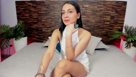 Snapshot of ariiaa_1 chatting on 05/08/26, 05:13 ARIANNA online show from 05/08/26, 05:13