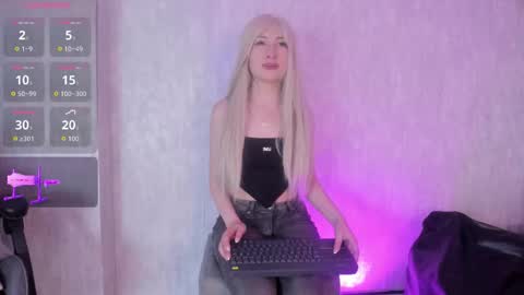 Ariel online show from 11/03/25, 02:13