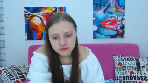 Snapshot of arinabelle chatting on 10/13/25, 02:11 arinabelle online show from 10/13/25, 02:11