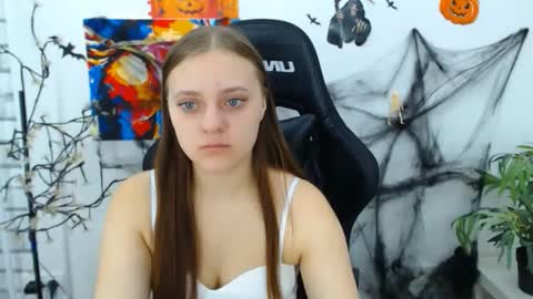 Snapshot of arinabelle chatting on 10/24/25, 03:36 arinabelle online show from 10/24/25, 03:36