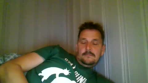 Snapshot of ariparikrigsmann chatting on 09/13/25, 08:30 ariparikrigsmann online show from 09/13/25, 08:30