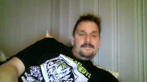 Snapshot of ariparikrigsmann chatting on 12/22/25, 09:34 ariparikrigsmann online show from 12/22/25, 09:34