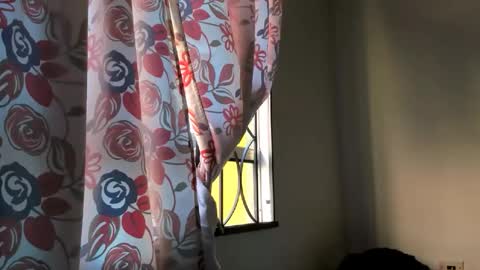 Snapshot of arisha_fox chatting on 05/24/26, 10:37 Erik online show from 05/24/26, 10:37