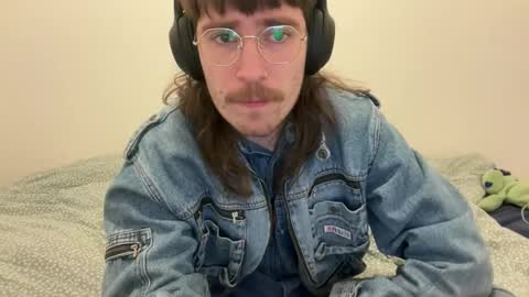 Snapshot of aristae chatting on 10/24/25, 08:11 Ariste online show from 10/24/25, 08:11