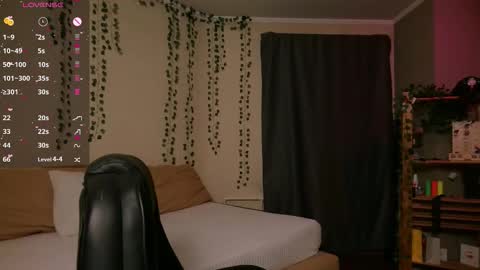 Astrid online show from 10/11/25, 01:05