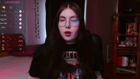 Snapshot of arizonaa_muse chatting on 05/26/26, 11:39 Astrid online show from 05/26/26, 11:39