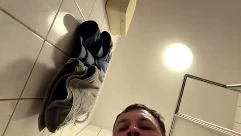 armyskater32 online show from 04/29/26, 07:53