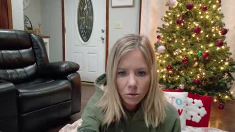 Snapshot of armyvet1991 chatting on 12/17/24, 10:54 Samantha - Sammie online show from 12/17/24, 10:54