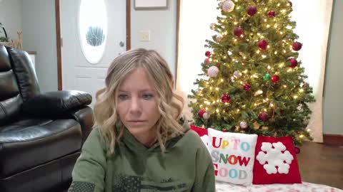 Snapshot of armyvet1991 chatting on 12/18/24, 05:52 Samantha - Sammie online show from 12/18/24, 05:52