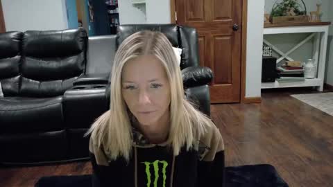 Snapshot of armyvet1991 chatting on 01/16/25, 04:50 Samantha - Sammie online show from 01/16/25, 04:50