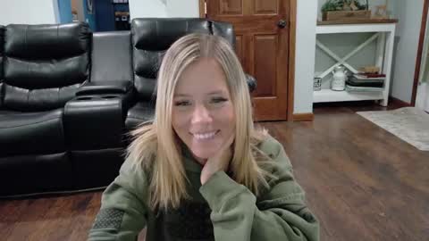 Snapshot of armyvet1991 chatting on 01/27/25, 04:01 Samantha - Sammie online show from 01/27/25, 04:01