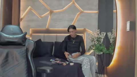 Arohom Lester online show from 11/16/25, 10:15