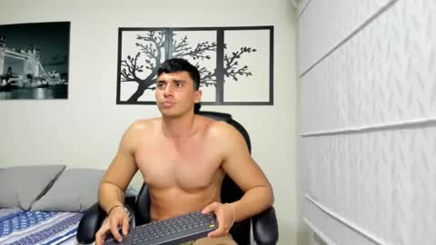 Snapshot of aron647 chatting on 02/04/25, 07:40 Aron-lake fit online show from 02/04/25, 07:40