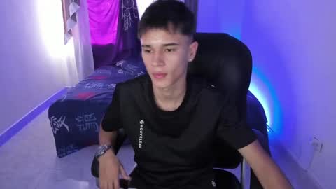 Aaron online show from 10/25/25, 08:14