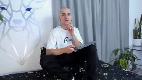 Snapshot of aron_santoro1 chatting on 01/07/25, 03:14 Aron Santoro online show from 01/07/25, 03:14