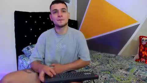 Snapshot of aron_santoro1 chatting on 10/03/25, 03:25 Aron Santoro online show from 10/03/25, 03:25