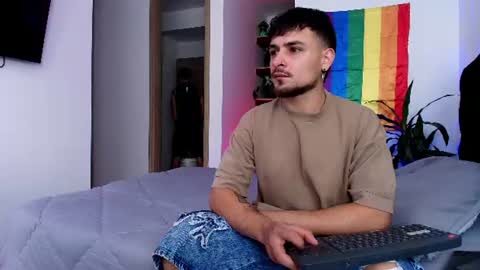 Snapshot of aron_santoro1 chatting on 06/11/26, 04:27 Aron Santoro online show from 06/11/26, 04:27