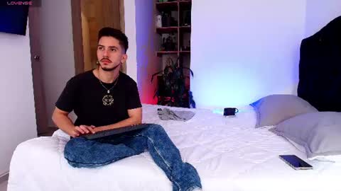 Snapshot of aron_santoro1 chatting on 07/20/26, 03:58 Aron Santoro online show from 07/20/26, 03:58