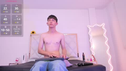 Snapshot of aron_tay chatting on 12/22/24, 10:06 your aron online show from 12/22/24, 10:06