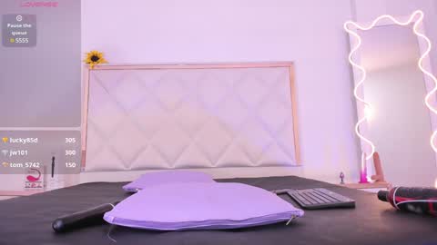 Snapshot of aron_tay chatting on 12/24/24, 12:44 your aron online show from 12/24/24, 12:44