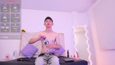 Snapshot of aron_tay chatting on 01/03/25, 07:27 your aron online show from 01/03/25, 07:27