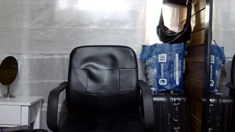 Aron G Franco online show from 11/19/25, 03:34