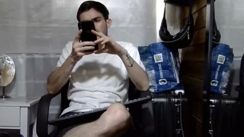 Aron G Franco online show from 12/18/25, 04:24