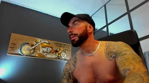 Snapshot of arongrant chatting on 06/17/26, 08:39 AronGrant online show from 06/17/26, 08:39