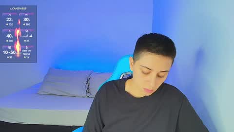 Snapshot of arontroy_wi chatting on 01/11/25, 12:44 noah and ivy online show from 01/11/25, 12:44