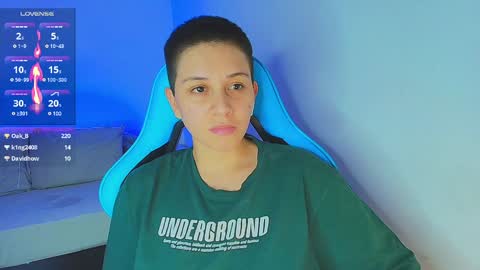 Snapshot of arontroy_wi chatting on 01/12/25, 07:00 noah and ivy online show from 01/12/25, 07:00