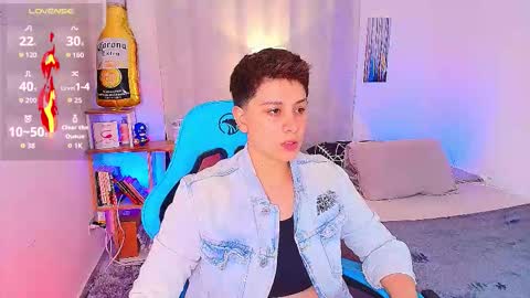 Snapshot of arontroy_wi chatting on 09/24/25, 03:10 noah and ivy online show from 09/24/25, 03:10