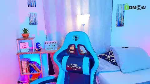 Snapshot of arontroy_wi chatting on 10/09/25, 12:03 noah and ivy online show from 10/09/25, 12:03