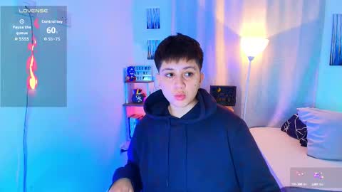 Snapshot of arontroy_wi chatting on 10/17/25, 10:40 noah and ivy online show from 10/17/25, 10:40