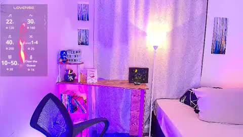 Snapshot of arontroy_wi chatting on 10/22/25, 10:37 noah and ivy online show from 10/22/25, 10:37