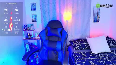 Snapshot of arontroy_wi chatting on 10/24/25, 10:33 noah and ivy online show from 10/24/25, 10:33