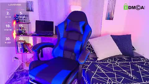 Snapshot of arontroy_wi chatting on 10/30/25, 10:38 noah and ivy online show from 10/30/25, 10:38